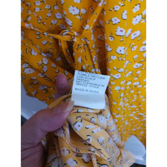 Y2K Women's yellow Floral romantic dress. Lightweight Flirty Cottagecore Medium - Picture 7 of 7